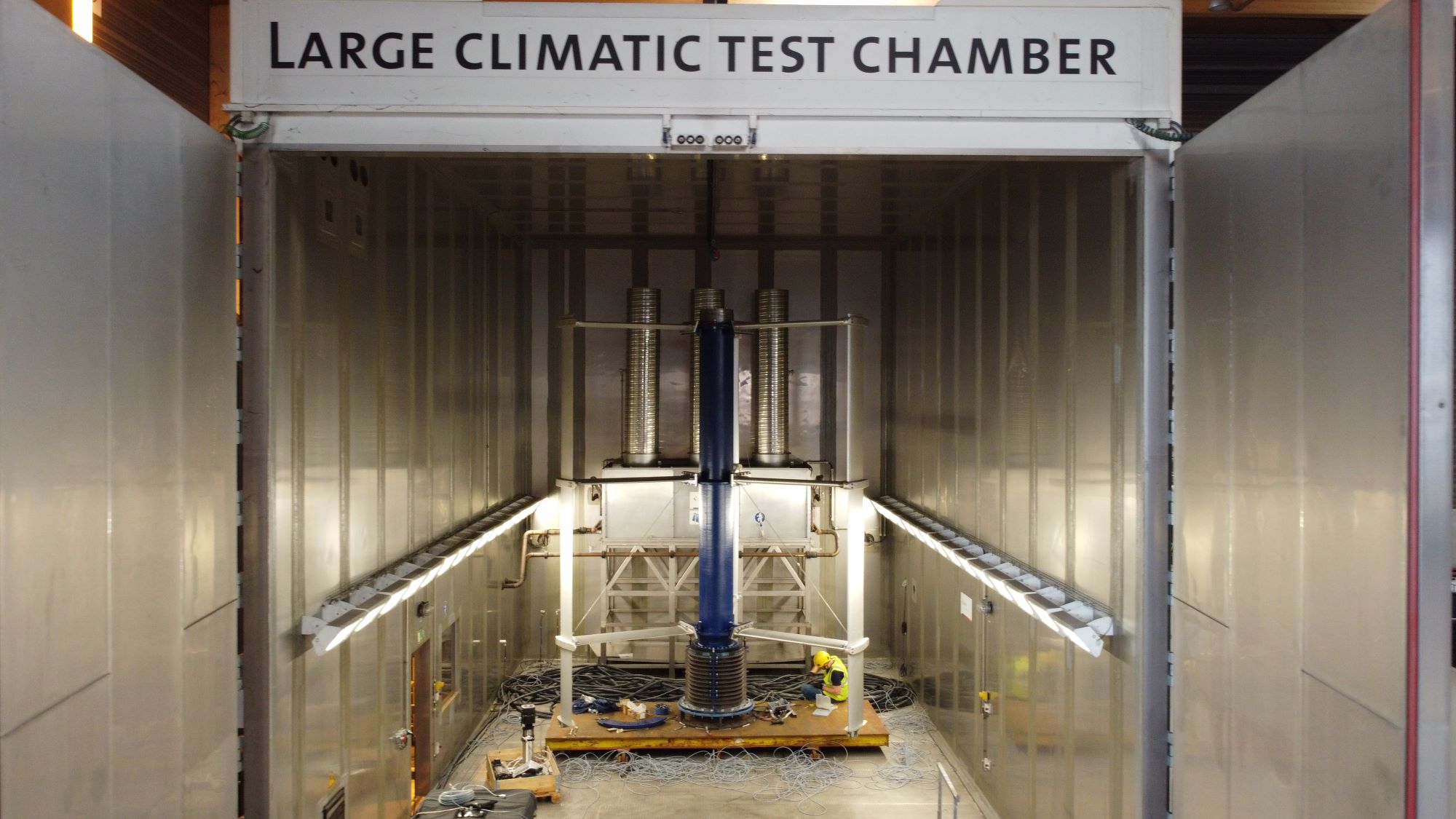 Fairwind turbine in de grote klimaatkamer van Sirris