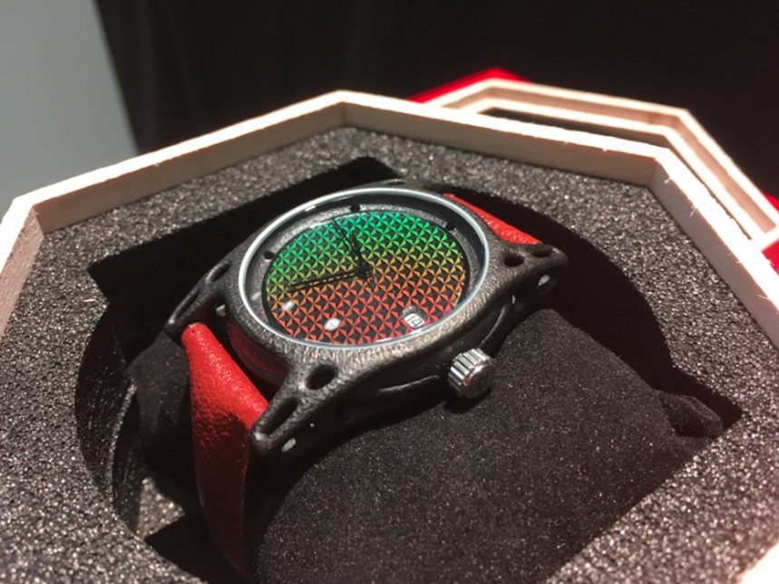 Wrist watch with nano structure and diffraction effect | Femtosecond laser texturing | Sirris