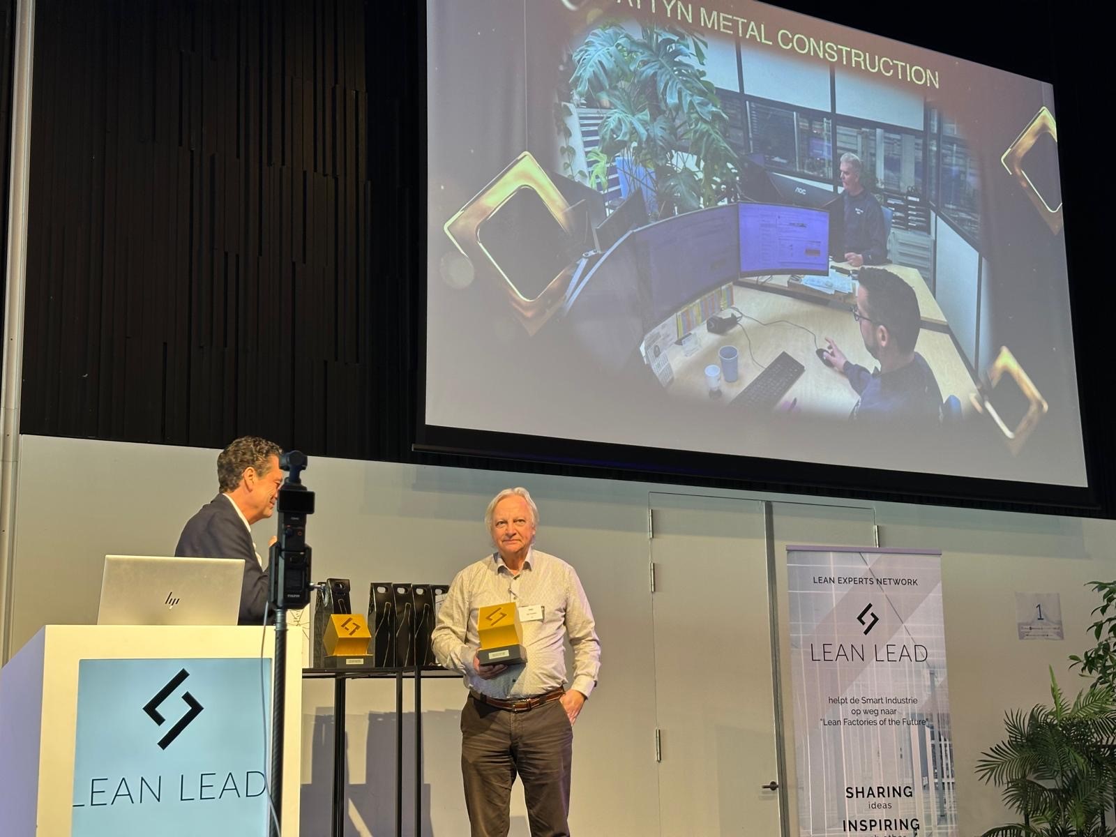 Jan Pauwel receives Lead Lead winner award or Best of QRM practice
