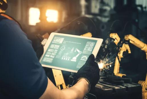 Engineer analysing data in an industrial environment, applying context-aware anomaly detection to improve manufacturing efficiency