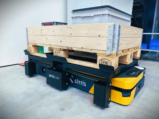 AVG WEWO transporting a wooden crate in the Facthory Sirris Lab