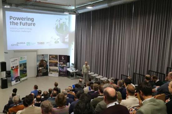 Zaal met deelnemers